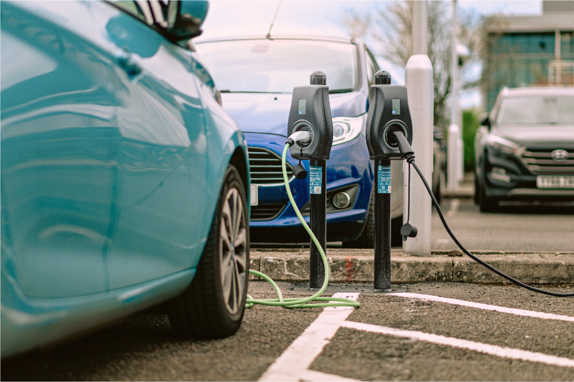 Workplace electric store vehicle charging